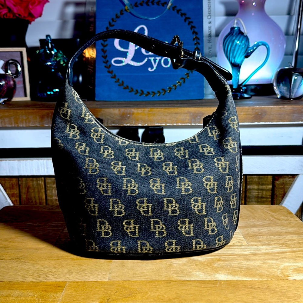 Dooney and Bourke vintage shoulder bag